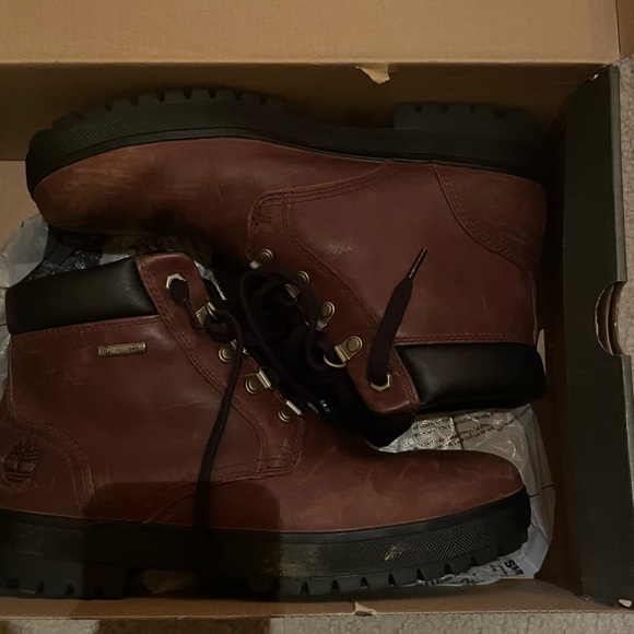 Timberland Hiking Boots. Made of fine leather & worn twice at best. Size 8.5… - Picture 3 of 10
